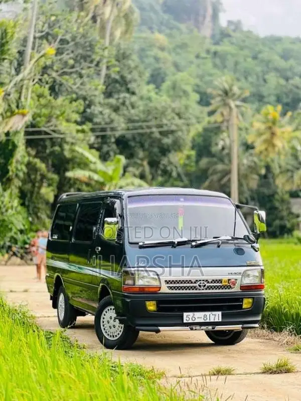 Toyota Dolphin 113 1990 Van (Used)