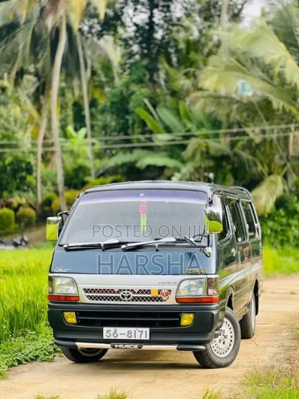 Toyota Dolphin 113 1990 Van (Used)