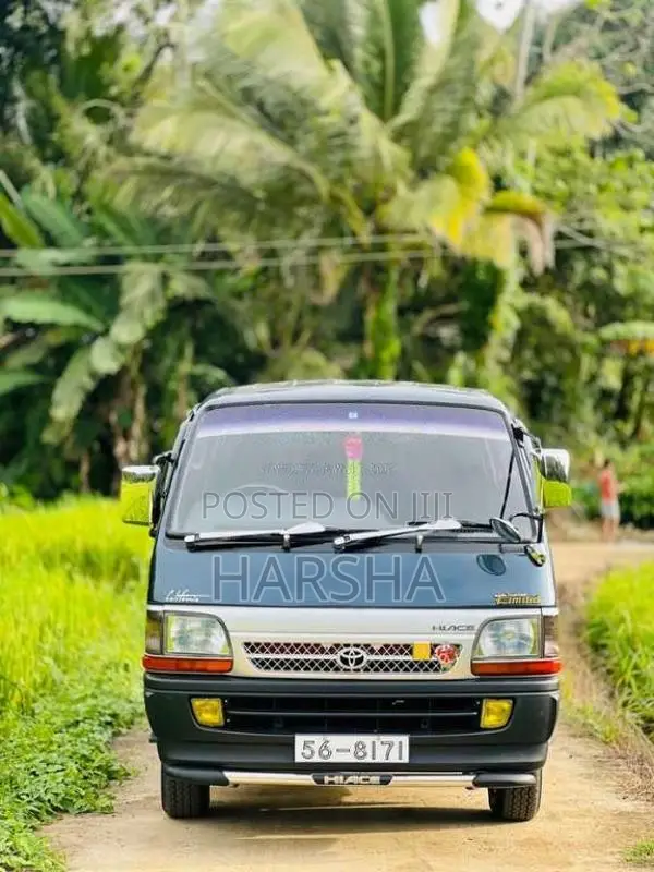 Toyota Dolphin 113 1990 Van (Used)