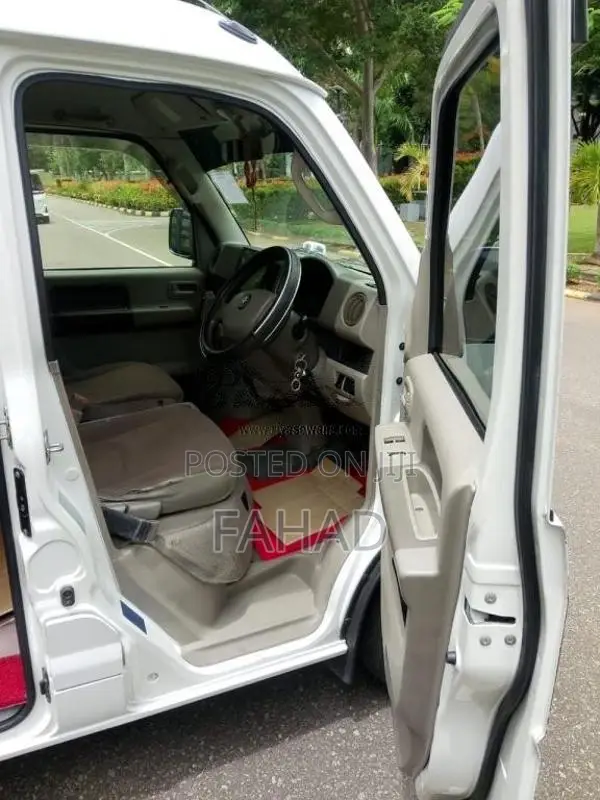 Suzuki 2025 2015 Van (Used)
