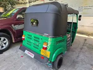 Bajaj 4 Stroke 2007 Three Wheel (Used)