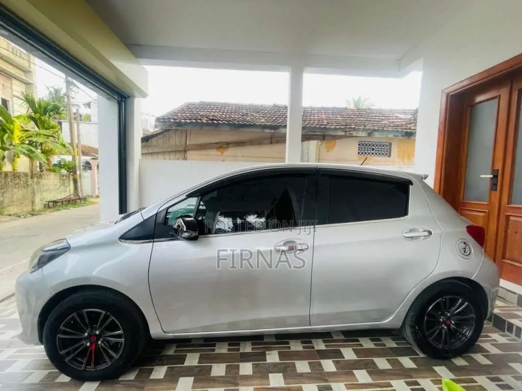 Toyota Vitz 2015 Car (Used)