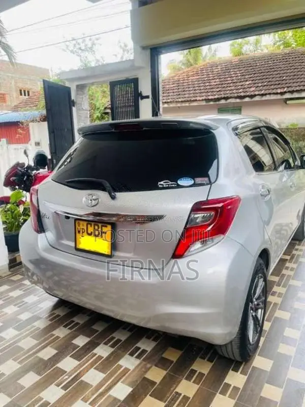 Toyota Vitz 2015 Car (Used)