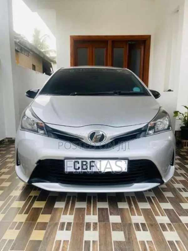 Toyota Vitz 2015 Car (Used)