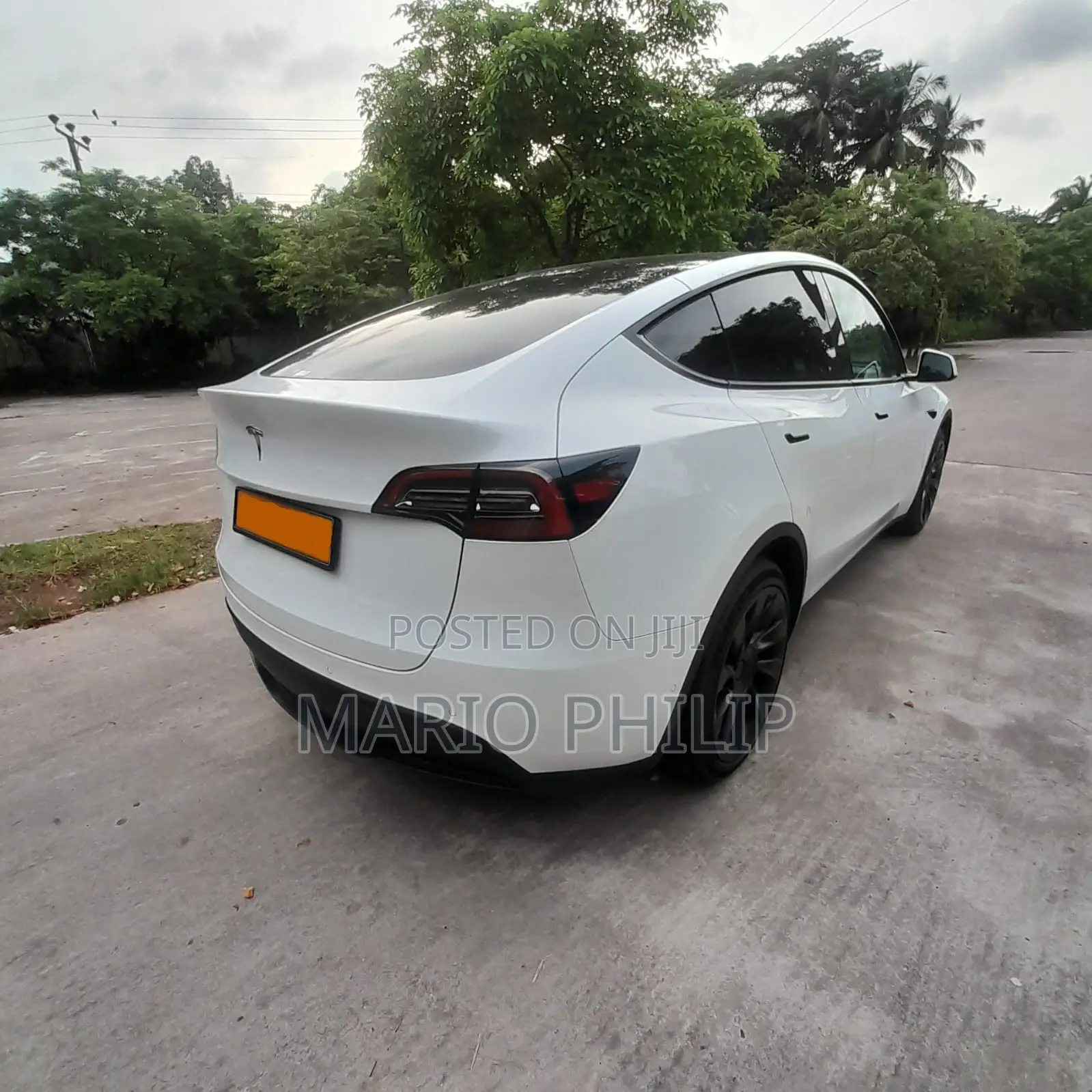 Tesla Model Y Performance 2024 White