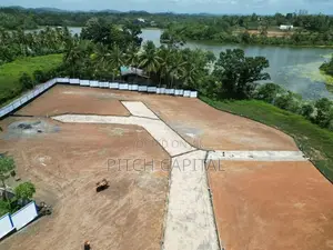 බණ්ඩාරගම නිස්කලංක පරිසරයක වැවට මූනලා ඉඩමක්
