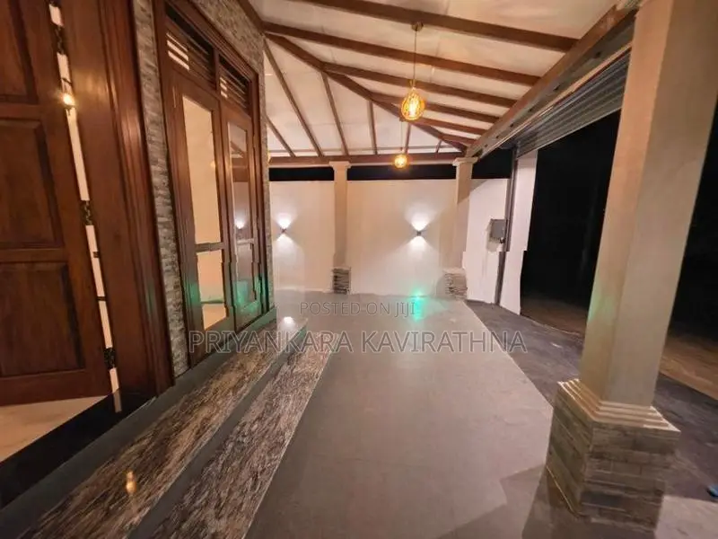 උසස්ම ප්‍රමිතියෙන් ඉදිකළ අලංකාර අලුත්ම නිවස විකිනීමට - කැස්බෑව