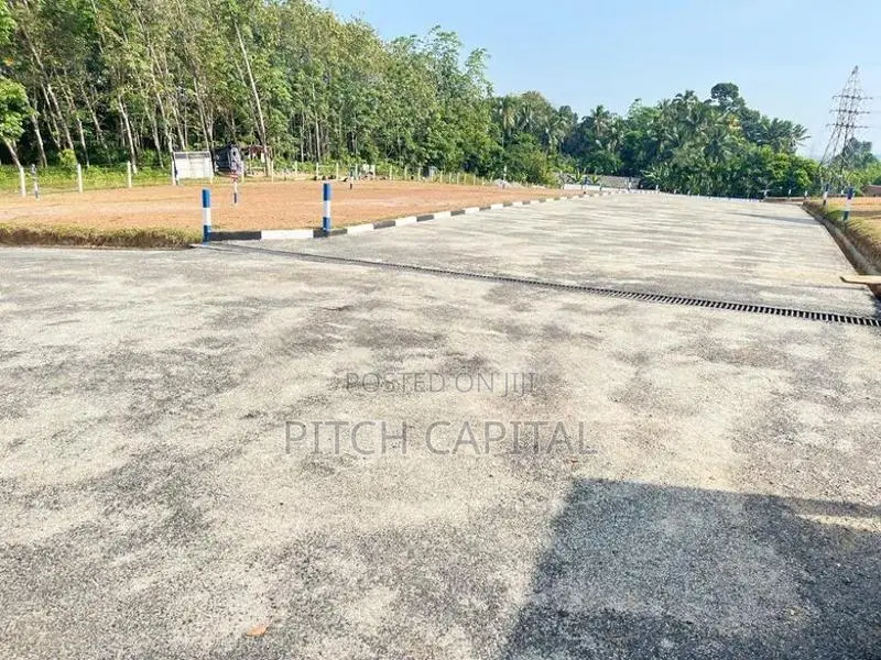 Kaluaggala 122 ප්‍රධාන බස් පාරට මුහුණලා විකිණීමට අගනා බිම් කොටස්