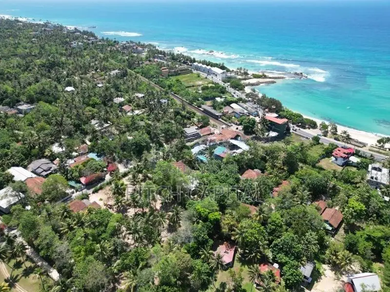 මිදිගම සංචාරක පාරාදීසයෙන් හොඳ බිම් කොටසක්
