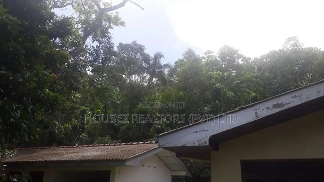 197 Perch Land with Houses for Sale in Wakwella, Galle