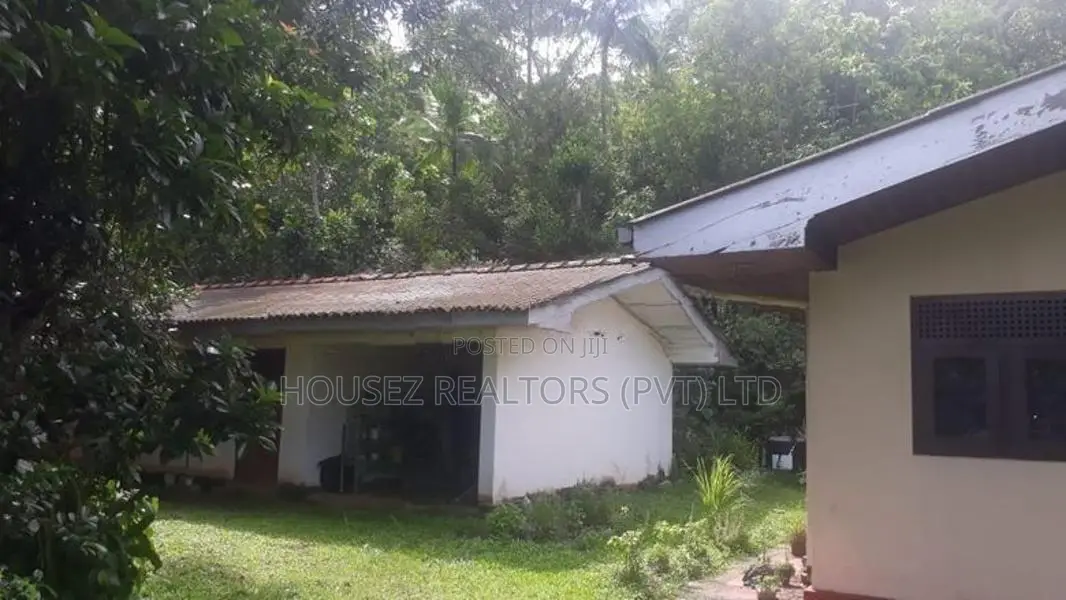 197 Perch Land with Houses for Sale in Wakwella, Galle