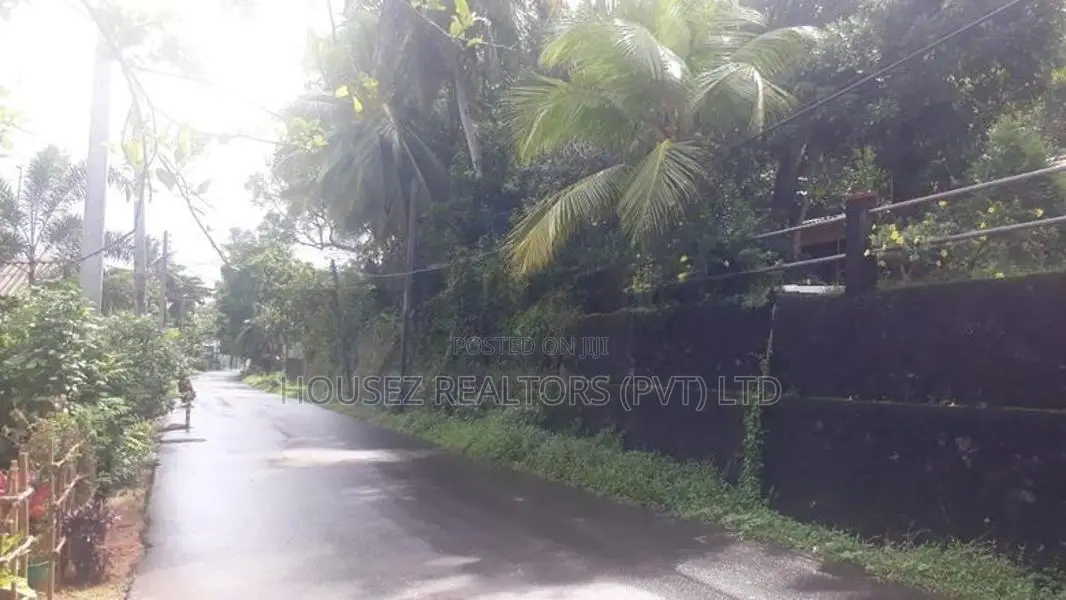 197 Perch Land with Houses for Sale in Wakwella, Galle