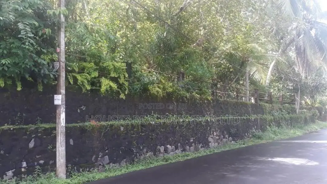 197 Perch Land with Houses for Sale in Wakwella, Galle