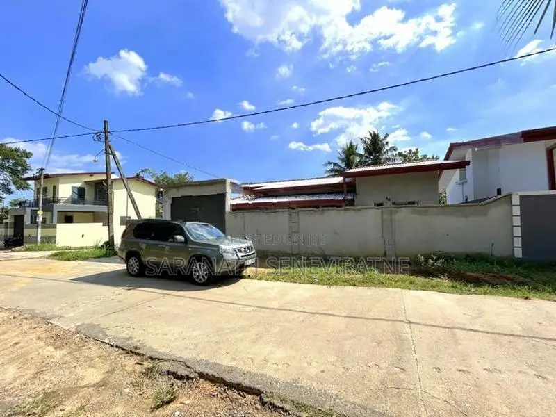 Brand-New Well Built Single Storied House For Sale Homagama Beruketiya