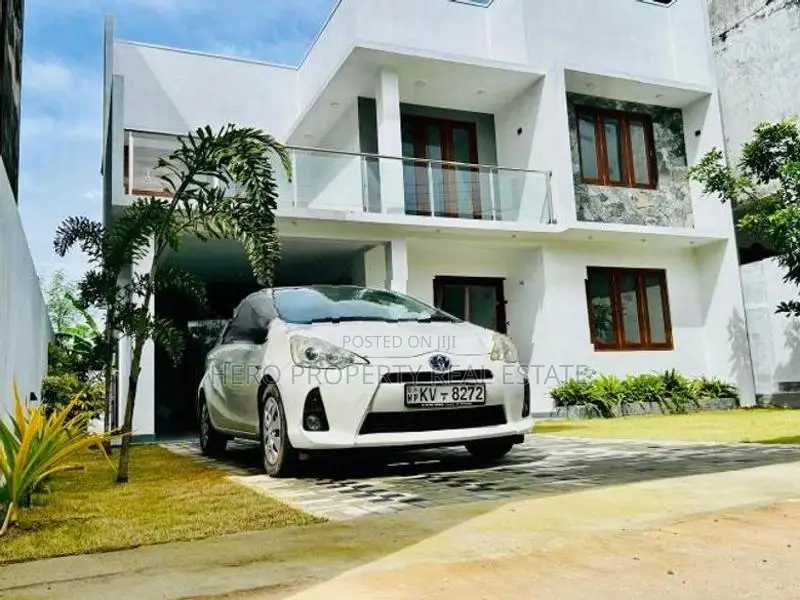 Luxury Elegant House for Sale in Athurugiriya