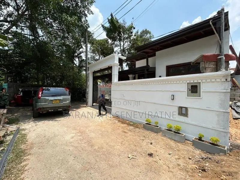 Brand-New House From Homagama Godagama Walking Distance to High Level