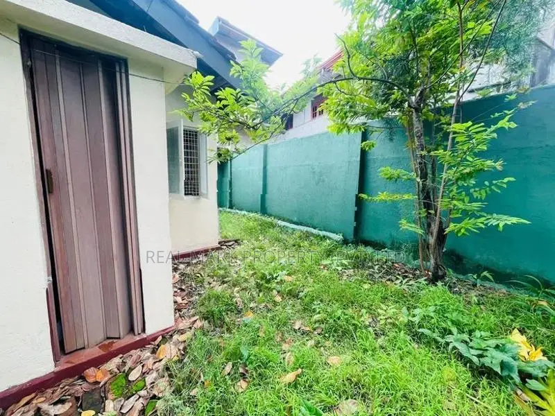 Peaceful Family Residence Surrounded by Greenery in Kelaniya