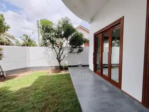 මහරගම පිලිියන්දල මාර්ගයේ ලස්සන දෙමහල් නිවසක් විකිනිමට