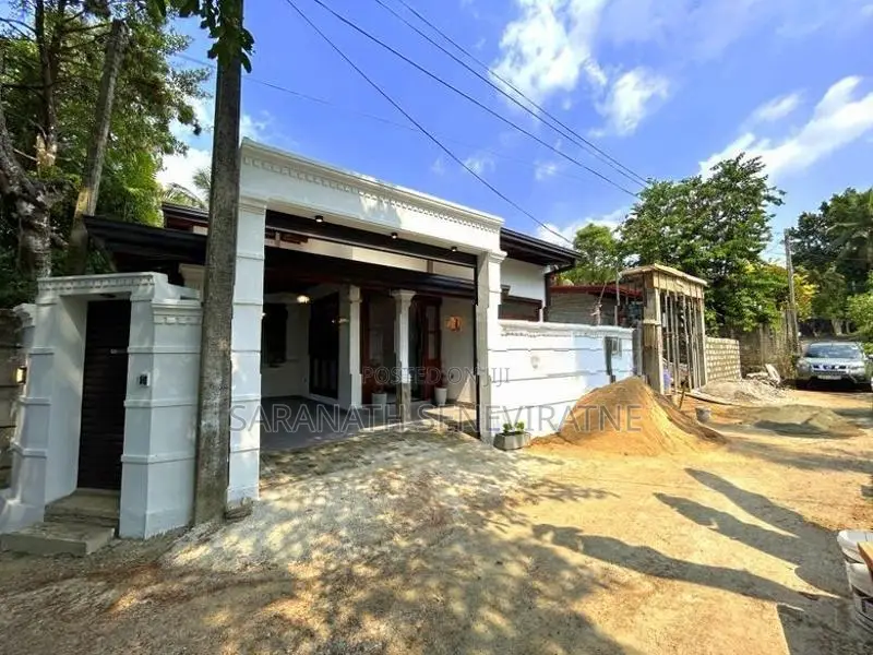 Brand-New House From Homagama Godagama Walking Distance to High Level