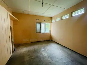 Peaceful Family Residence Surrounded by Greenery in Kelaniya