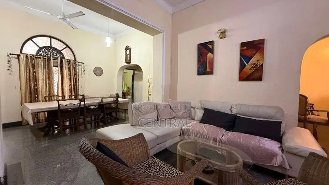 18 Perches land with old house for sale in Colombo 3 (C7-10135)