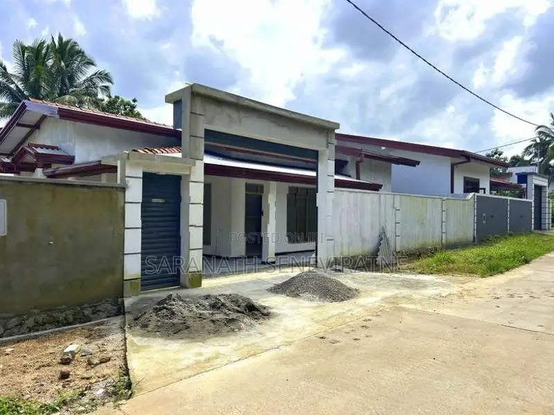 Brand-New Well Built Single Storied House For Sale Homagama Beruketiya