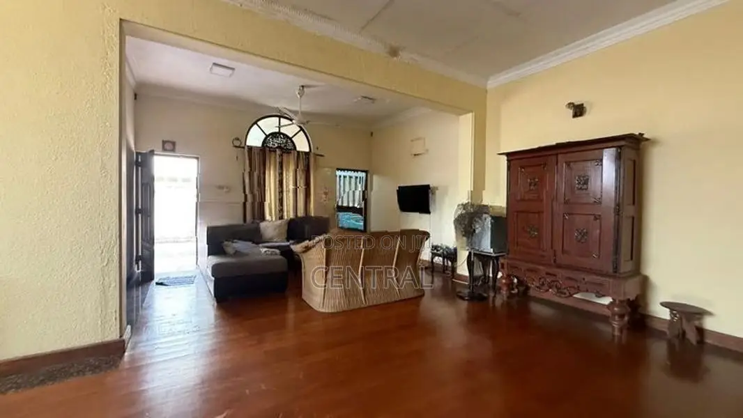 18 Perches land with old house for sale in Colombo 3 (C7-10135)