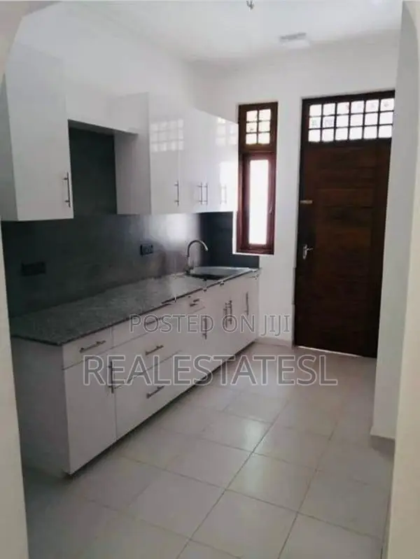 FOR RENT – PRIME 4 BEDROOM HOUSE IN DEHIWELA (SEA SIDE)