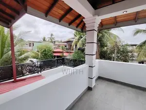 මහරගම පිලිියන්දල මාර්ගයේ ලස්සන දෙමහල් නිවසක් විකිනිමට