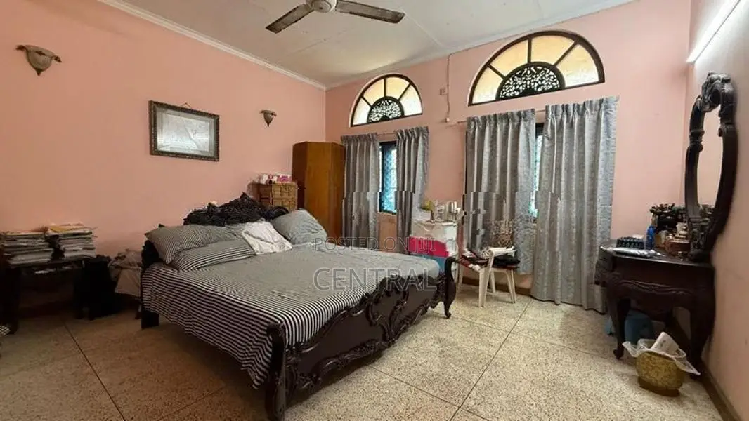 18 Perches land with old house for sale in Colombo 3 (C7-10135)