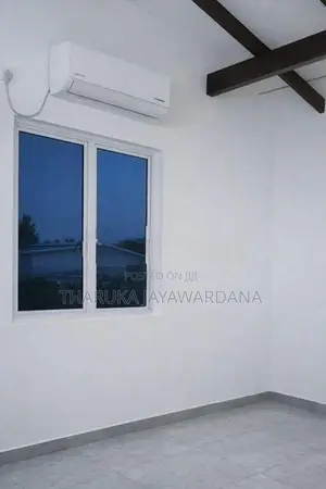 Brand New Upstairs House for Rent Koswaththa