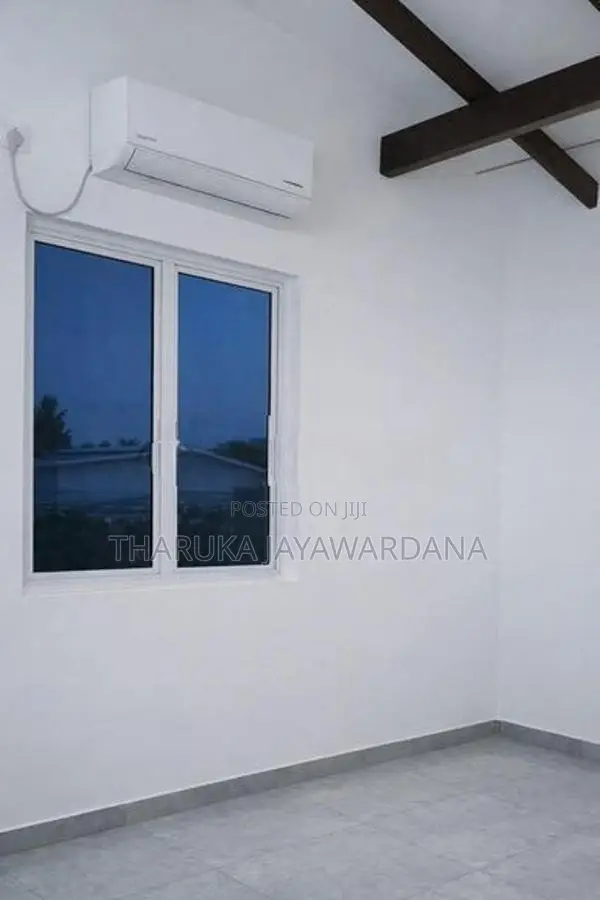 Brand New Upstairs House for Rent Koswaththa
