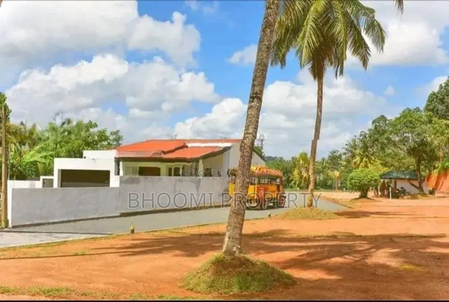 අතුරුගිරිය සුපිරි බිම්කොටස් 2ක් විකිණීමට ඩී