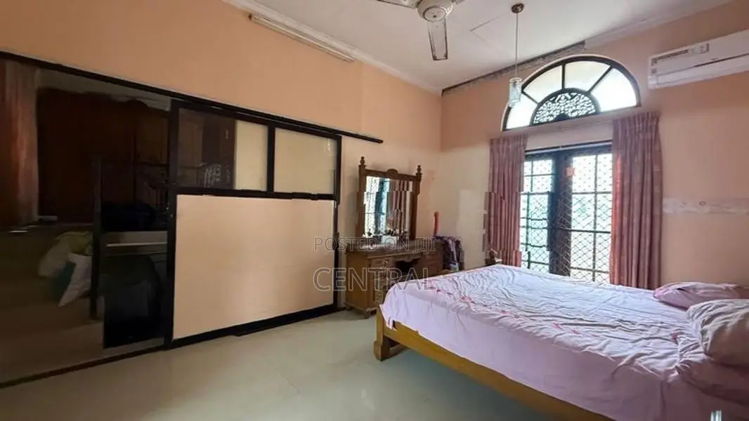 18 Perches land with old house for sale in Colombo 3 (C7-10135)