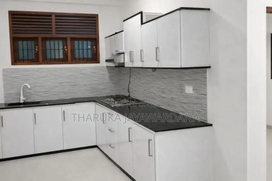 Brand New Upstairs House for Rent Koswaththa