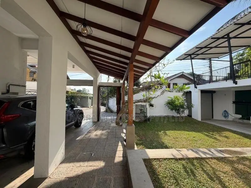 Solar powered Luxury House Rent In Thalawathugoda - 3912U