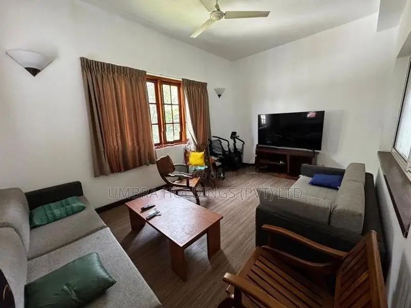 Solar powered Luxury House Rent In Thalawathugoda - 3912U