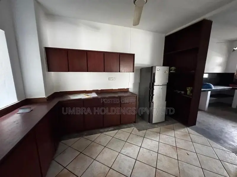 Solar powered Luxury House Rent In Thalawathugoda - 3912U