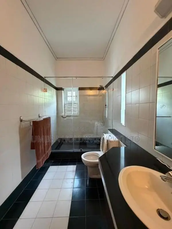 Solar powered Luxury House Rent In Thalawathugoda - 3912U