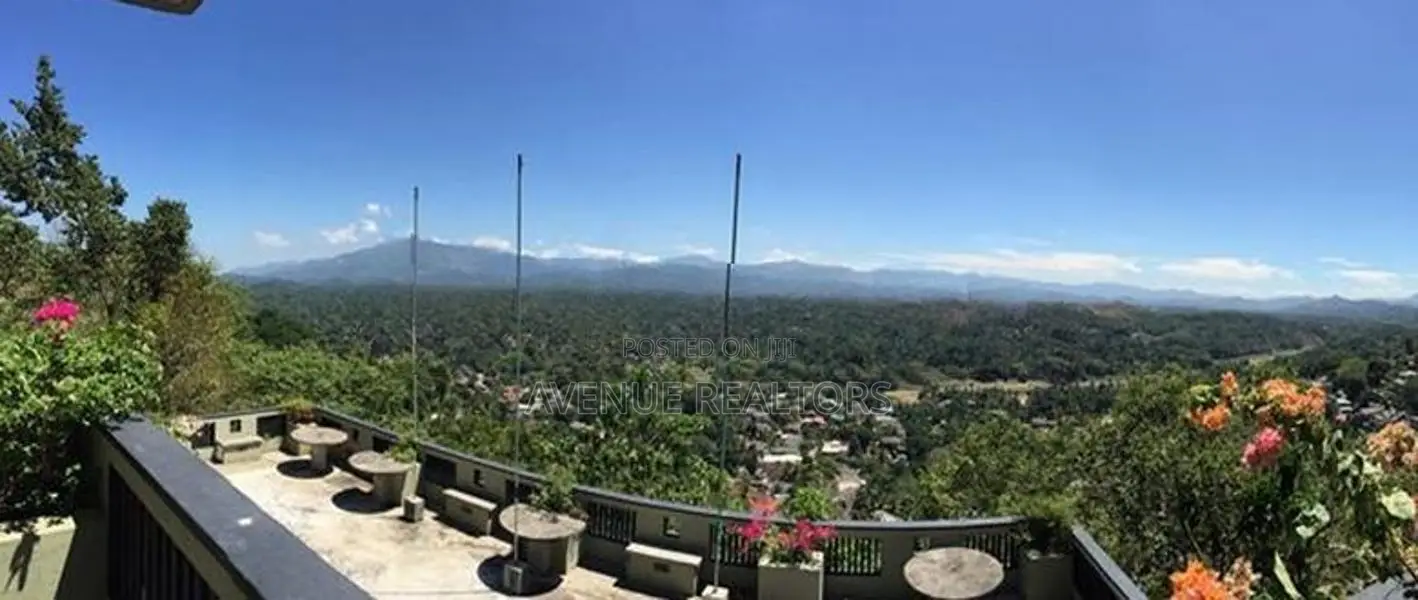 House with Land for Sale in Kandy HS4668