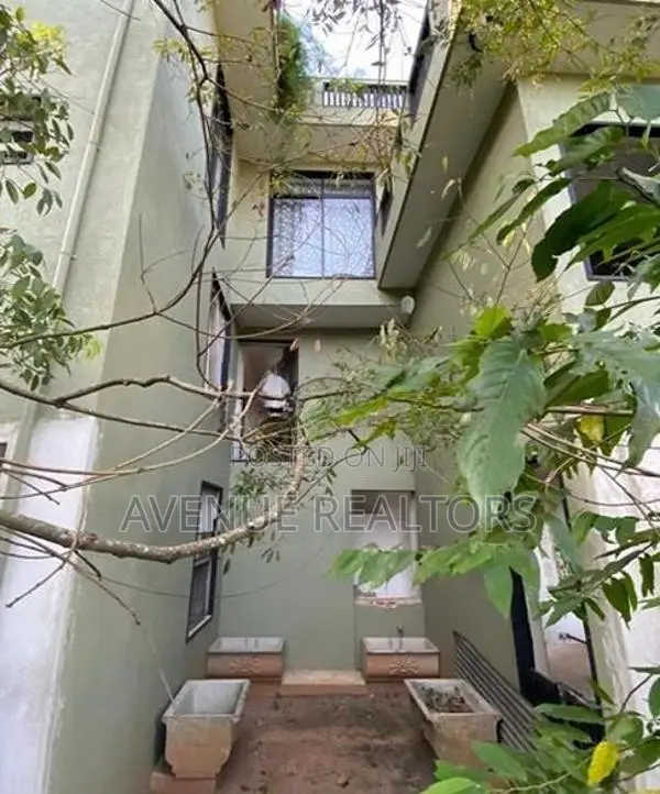 House with Land for Sale in Kandy HS4668