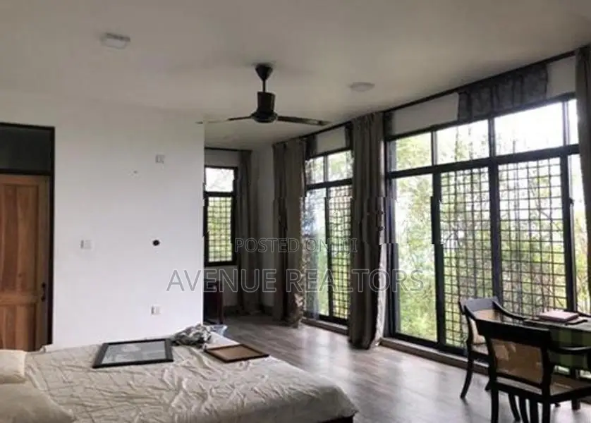 House with Land for Sale in Kandy HS4668
