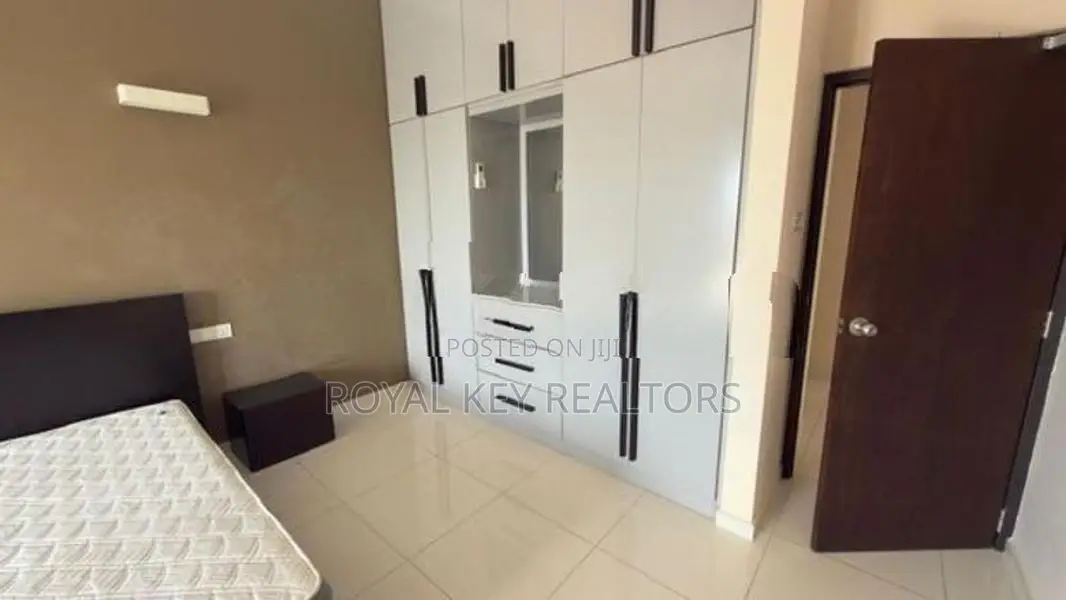 Colombo 02– 03 Bedroom Furnished Apartment for Sale ( AP2020 )