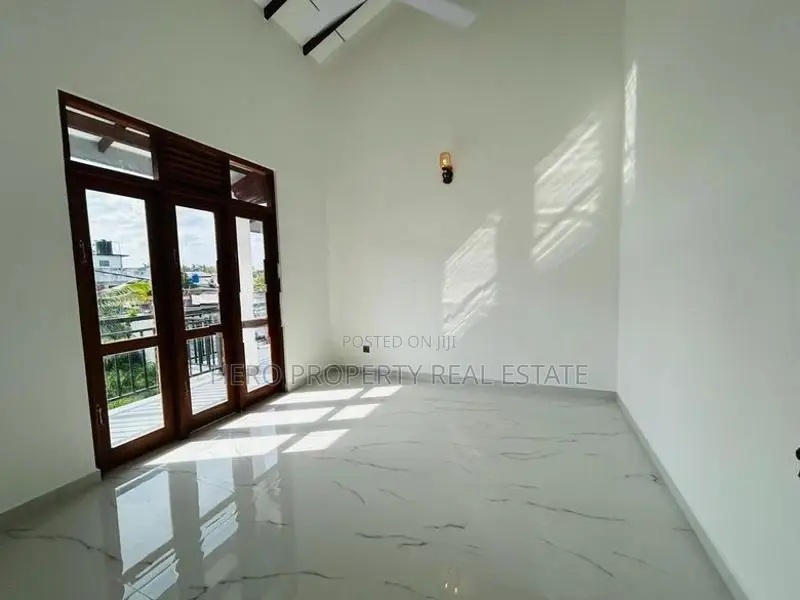 HAS210 - Brand New Luxury Quality Valuable House for Sale in Piliyanda