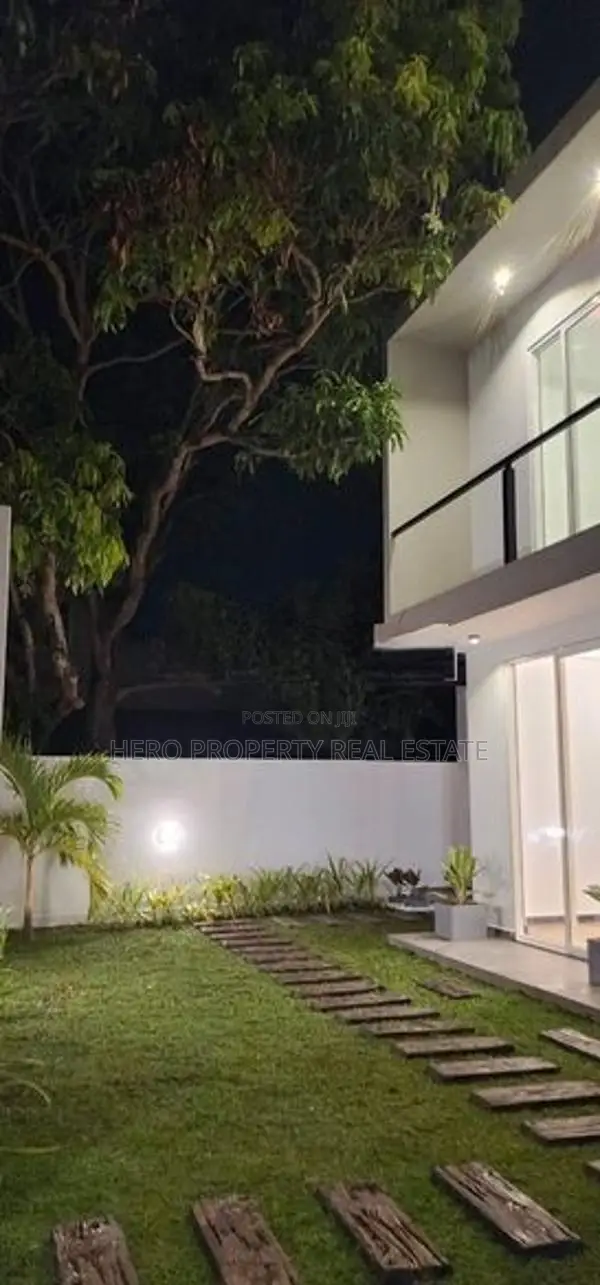 HAS200 - Elegant Luxurious House for Sale in Piliyandala