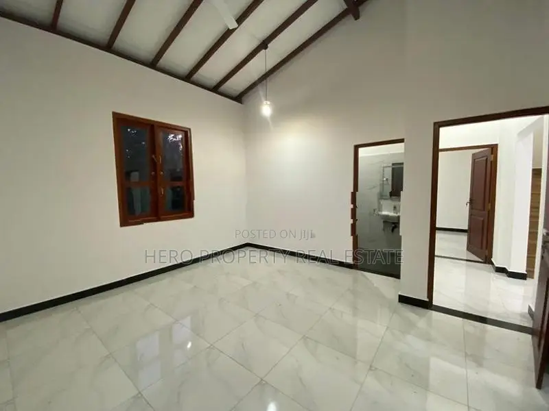 HAS205 - Elegant Luxurious House for Sale in Piliyandala