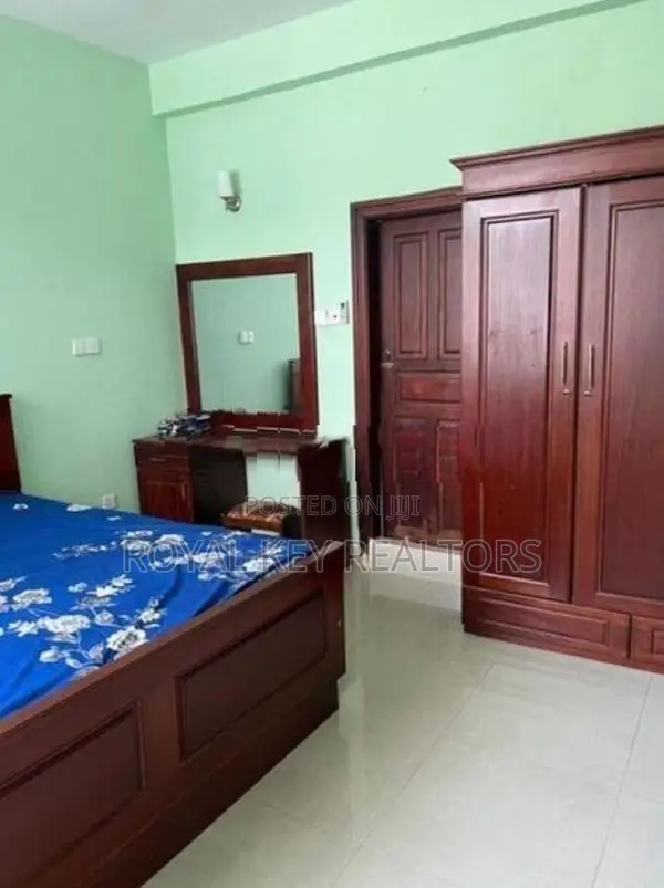 Private Apartment - 03 Bedroom Furnished for Rent-Colombo 06