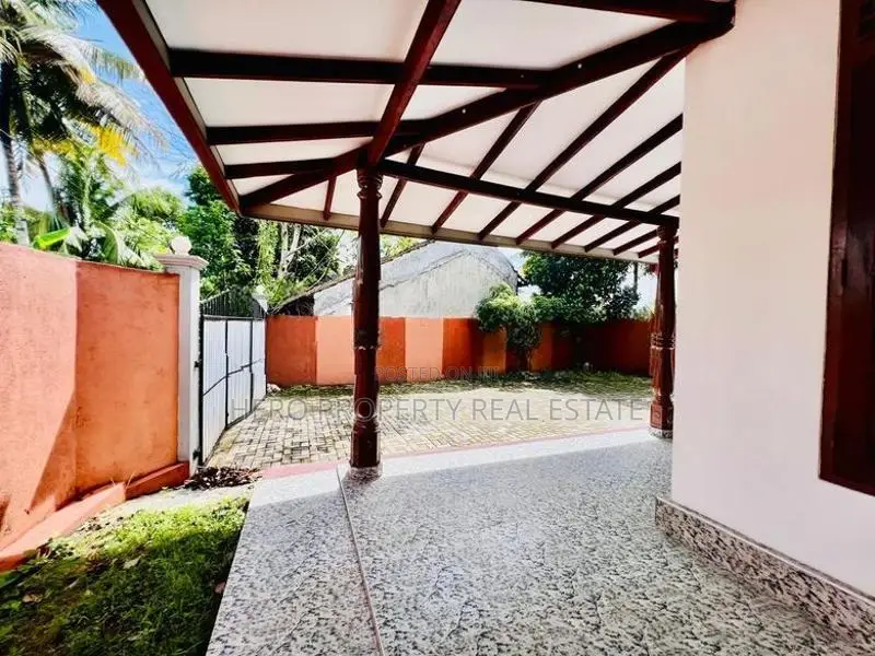 Elegant Luxury House for Sale in Athurugiriya