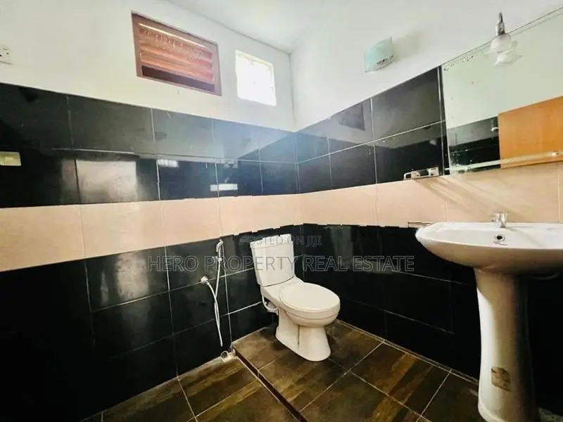 Elegant Luxury House for Sale in Athurugiriya