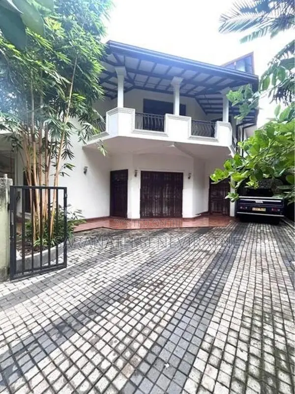 Luxury House For Sale in Pannipitiya - 50 meters Away 174 Bus Route